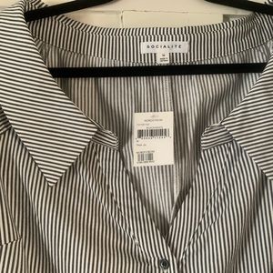 Black and white striped striped style shirt with fan arms super cute